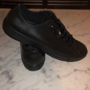 Low top rubber Converse in Black